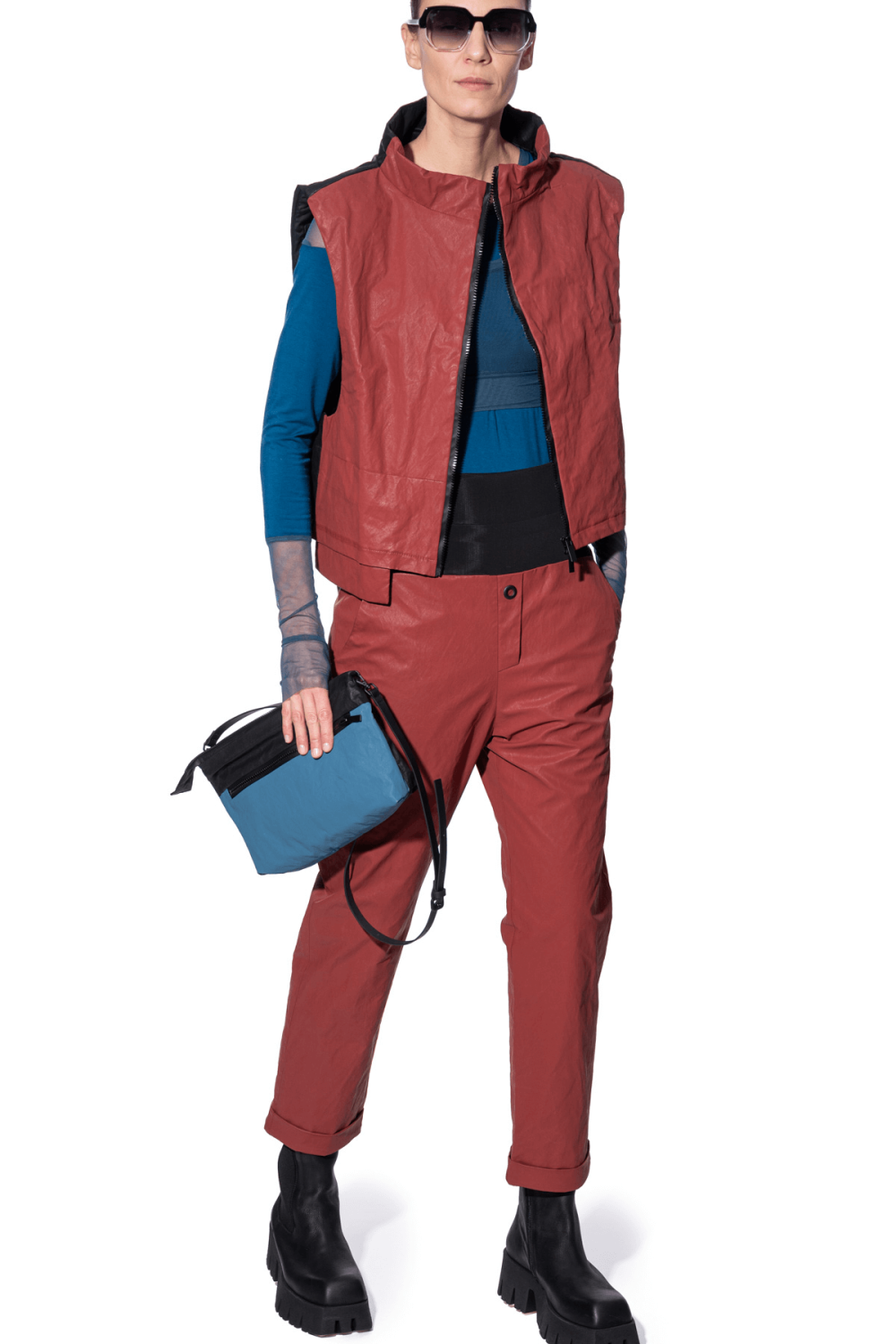 ART 090102252 Padded Vest with stand-up Collar and Smartphone Pocket - Image 2